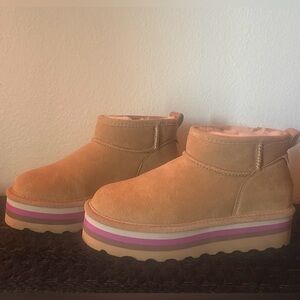 Like new retro Bearpaw shorty platform boot